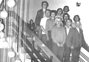 1977: Männermannschaft auf der Treppe des Kreiskulturhauses (v.o.n.u. Manuel Hänsel, Matthias Hänsel, Ernst Peterle, Frank Peterle, Jörg Weber, Klaus Scheunemann, Hans-Joachim Hörenz, Klaus Schäfer, Georg Meyer, Erich Wagner)